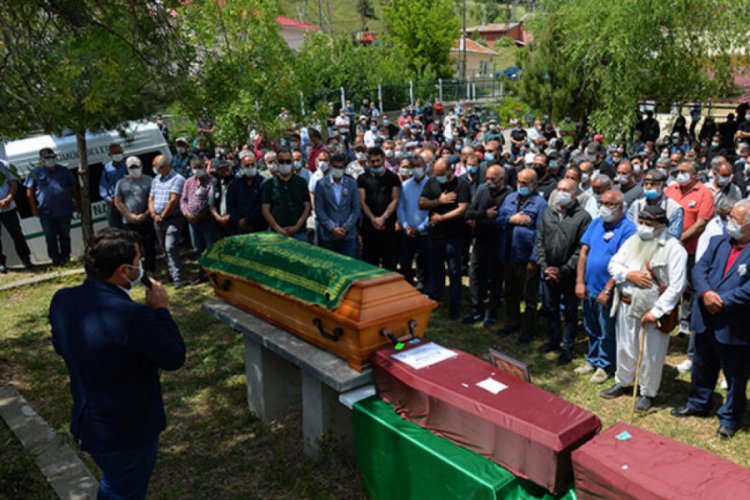 Fransa'da &ouml;l&uuml; bulunan anne ile &ccedil;ocukları Tunceli'de toprağa verildi