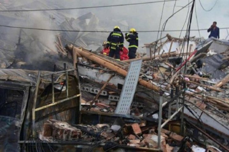 &Ccedil;in'de otoyolda tankerde patlama: 10 &ouml;l&uuml;