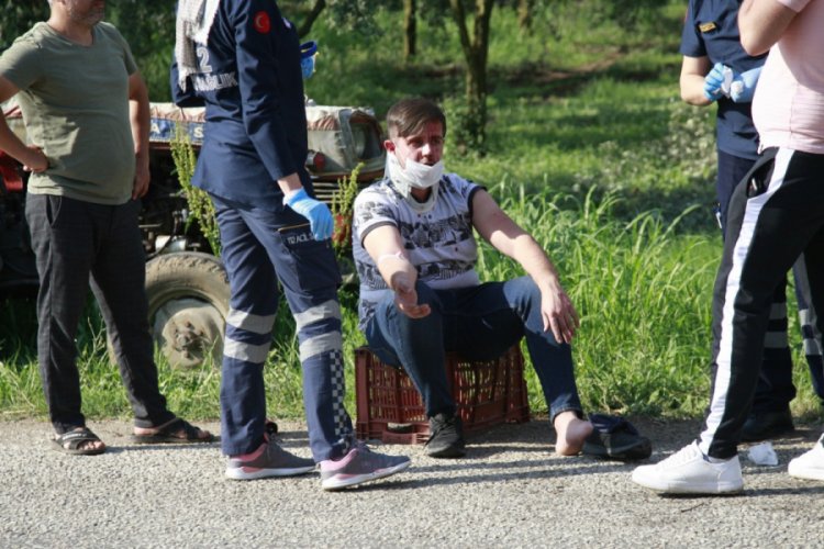 Bursa'da ara&ccedil;lar kafa kafaya &ccedil;arpıştı; 3 yaralı