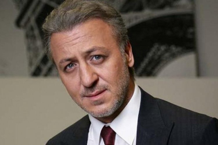 Barış Falay, Netflix'in 'Menajerimi Arayın' dizisiyle d&ouml;n&uuml;yor
