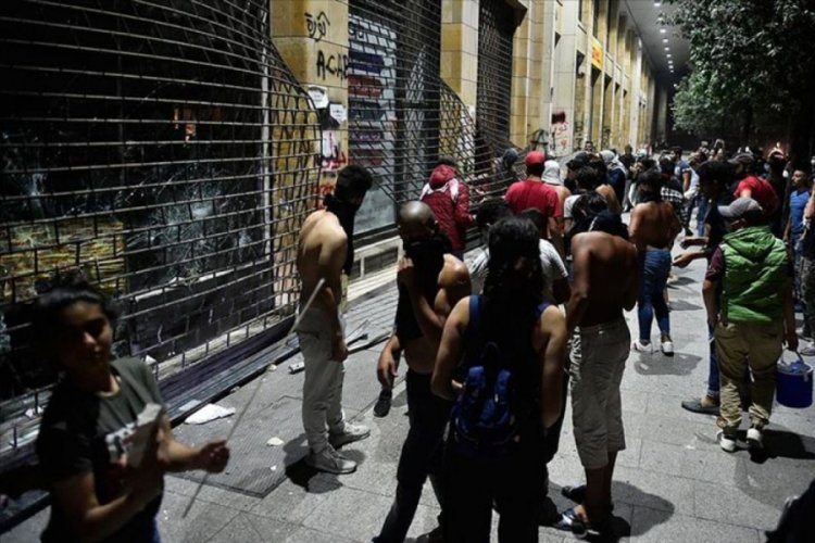 L&uuml;bnan'da ekonomik kriz protestoları s&uuml;r&uuml;yor
