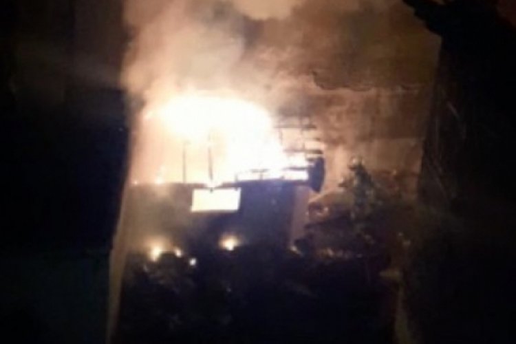 Bursa İneg&ouml;l'de iki k&ouml;m&uuml;rl&uuml;k yangında k&uuml;le d&ouml;nd&uuml;