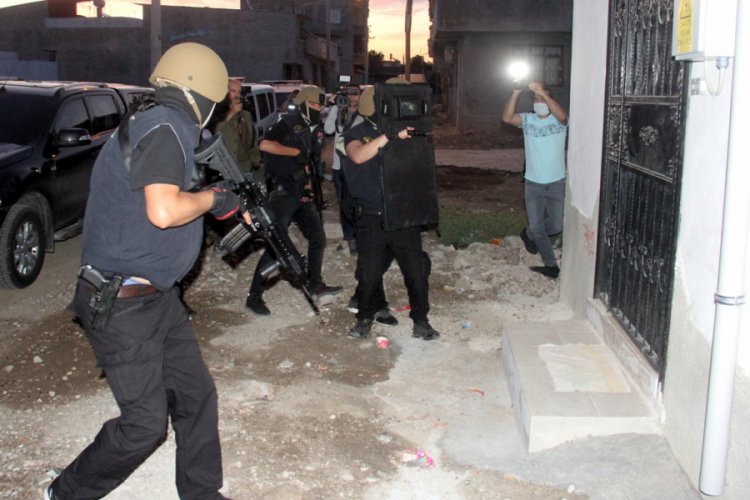 Adana'da PKK operasyonu: 10 g&ouml;zaltı