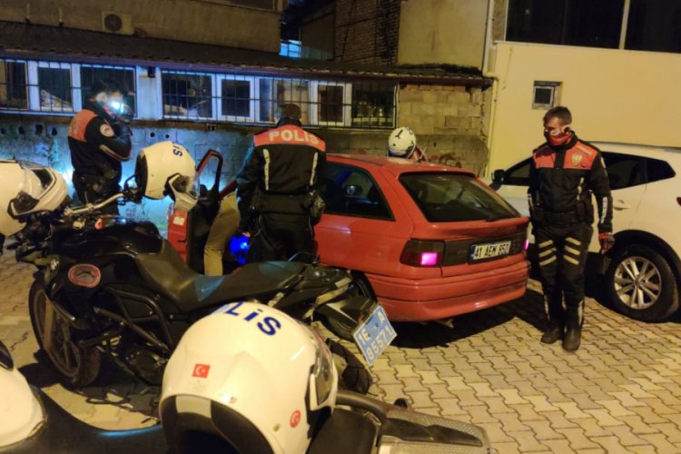 Bursa'da polisin 'dur' ihtarına uymadı, ortalığı birbirine kattı