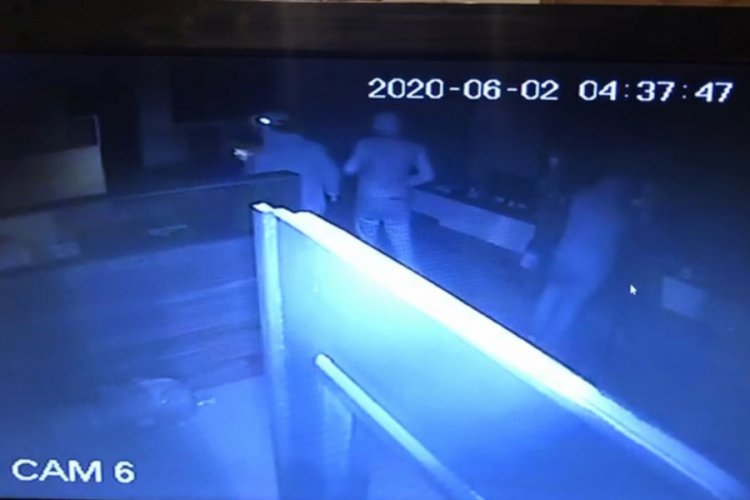 Bursa'da maskeli hırsızlar kameraya yakalandı