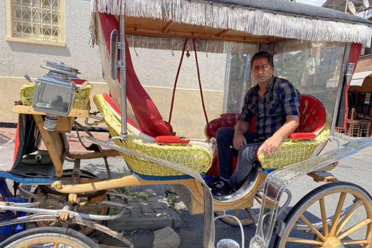 'Adada nostalji yaşatmak istiyorum' dedi, faytonundan vazge&ccedil;medi