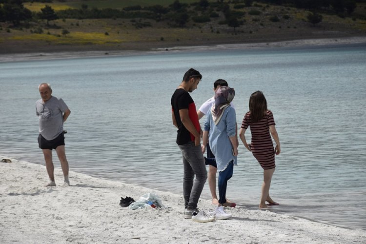 Salda G&ouml;l&uuml;'ne ziyaret&ccedil;i akını