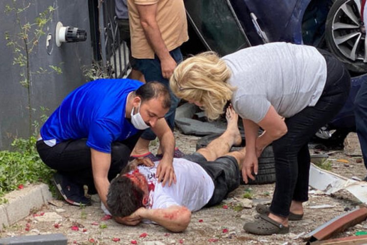 Yoldan &ccedil;ıkıp garaj boşluğuna d&uuml;şt&uuml;