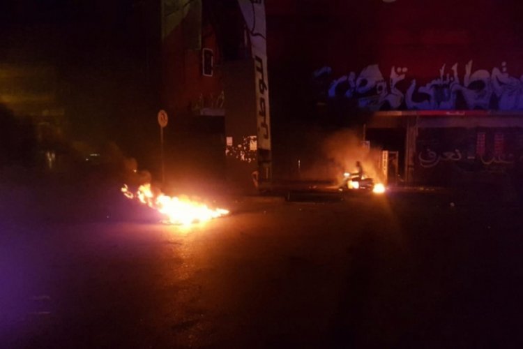 L&uuml;bnan'da protestocular ile g&uuml;venlik g&uuml;&ccedil;leri arasında &ccedil;atışma: 89 yaralı