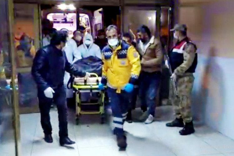Bing&ouml;l'deki depremde şehit olan korucunun naaşı hastaneye getirildi