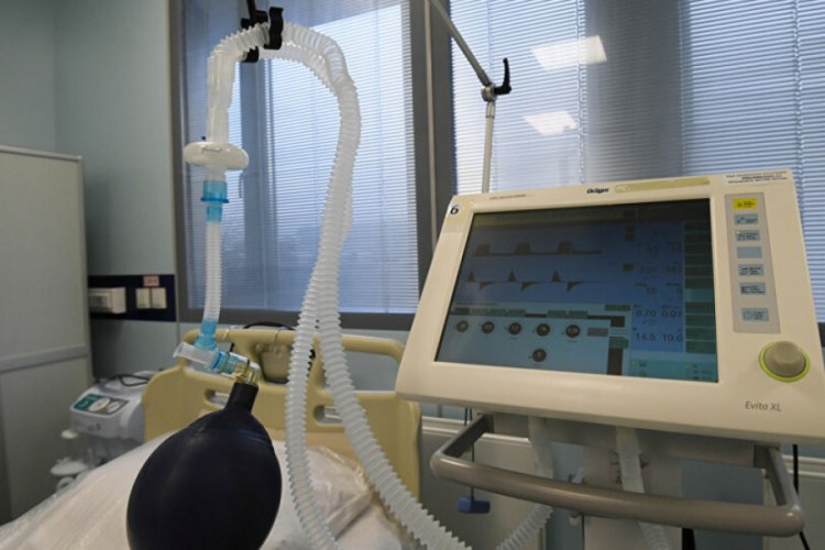 65 g&uuml;n boyunca ent&uuml;be yatan hasta iyileşti