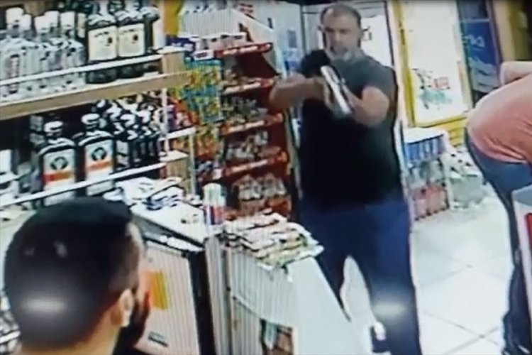 Bursa'da tekel bayisinde işlenen cinayet g&uuml;venlik kamerasına yansıdı!