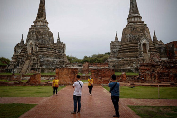 Tayland'da sokağa &ccedil;ıkma yasağı sona erdi!