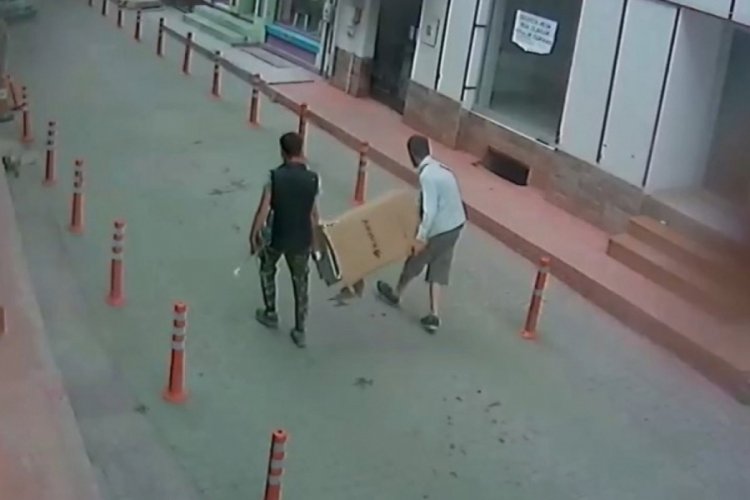 Kombi hırsızları g&uuml;venlik kameralarına yakalandı
