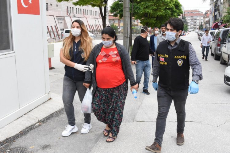 Hırsızlıktan tutuklanan 3 kadının 97 sabıka kaydı &ccedil;ıktı