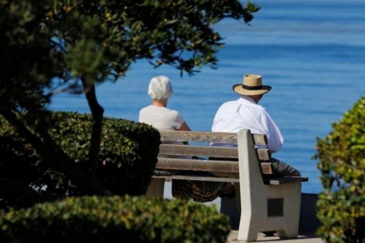 İsve&ccedil;'te yaşlıları ziyaret etmek yasaklandı