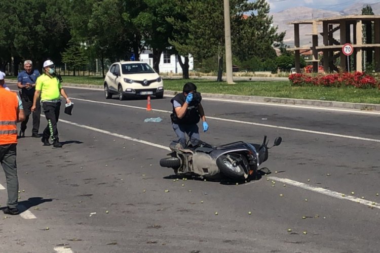 Otomobil ile motosiklet &ccedil;arpıştı: 1 ağır yaralı