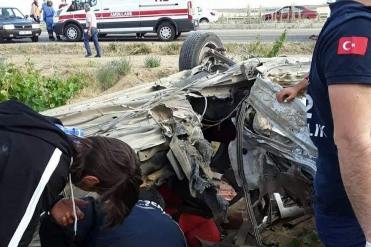 Kaza yapan ara&ccedil;lar hurdaya d&ouml;nd&uuml;: 2 &ouml;l&uuml;, 2 yaralı