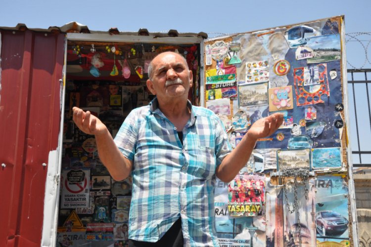 6 yıldır 3 metrekarelik barakada yaşıyor