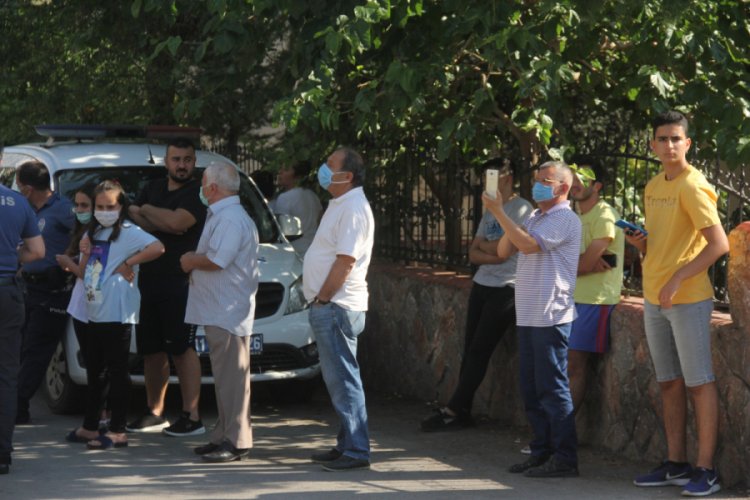 İntihar girişimini izlerken sosyal mesafeyi unuttular