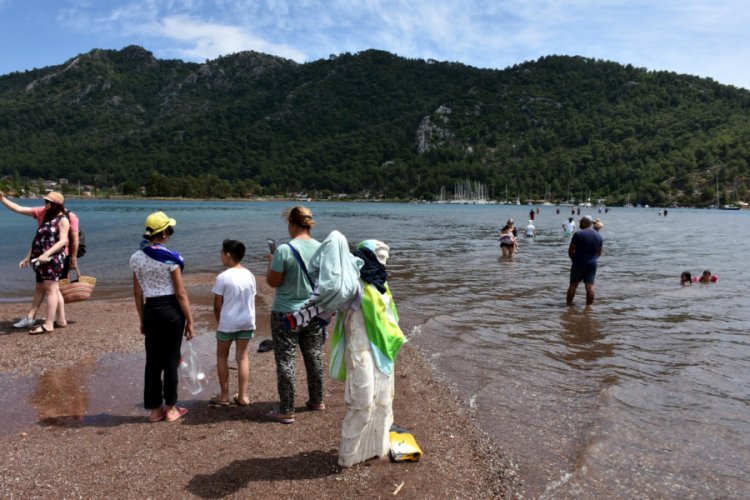 Kızkumu'nda heykele askı muamelesi &uuml;zd&uuml;