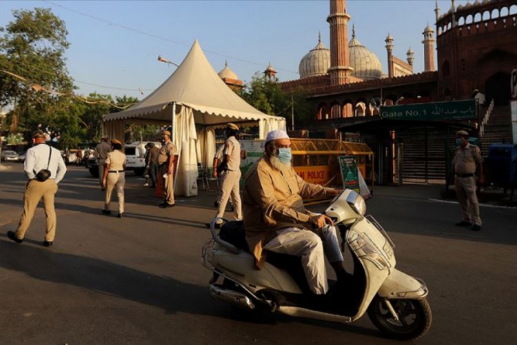 Hindistan'da son 24 saatte Kovid-19 nedeniyle 380 kişi hayatını kaybetti