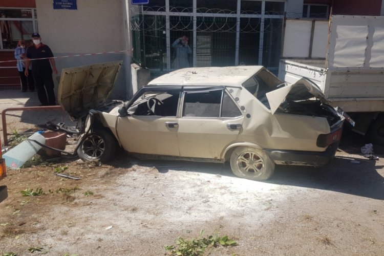 Otomobil istinat duvarından d&uuml;şt&uuml;: 5 yaralı