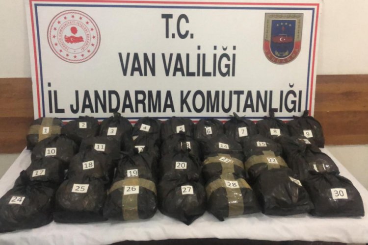 Van'da torbalar i&ccedil;inde 30 kilo metamfetamin bulundu