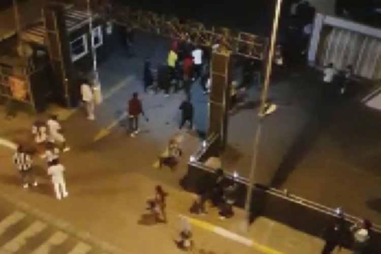 Yabancı uyrukluların kavgası sokağı savaş alanına &ccedil;evirdi