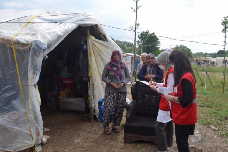 Gen&ccedil; Kızılay Bursa G&ouml;n&uuml;ll&uuml;leri, mevsimlik iş&ccedil;ileri unutmadı