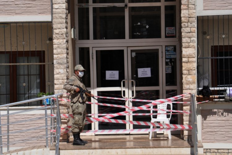 İslahiye'de 50 kişinin yaşadığı bina karantinaya alındı