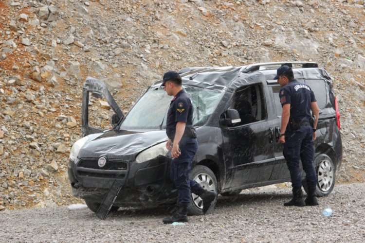 Kontrolden &ccedil;ıkan hafif ticari ara&ccedil; devrildi: 1 yaralı