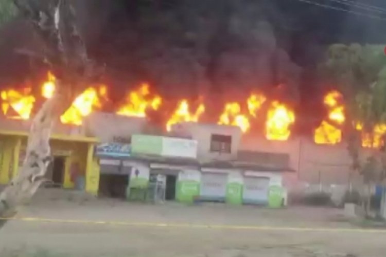 Pakistan�da gıda fabrikasında yangın Dünyadan Haberler