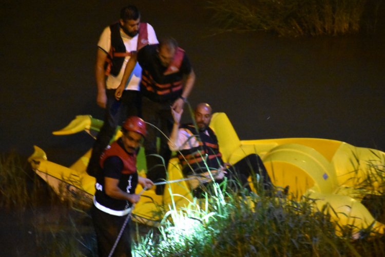 Kızılırmak'ta mahsur kalan 3 kişi kurtarıldı