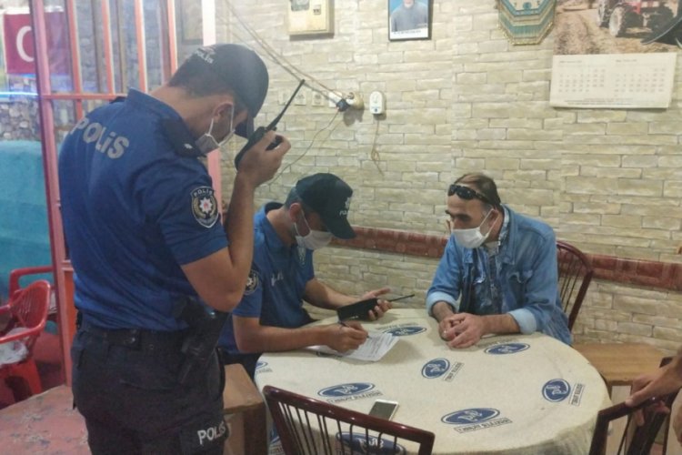 Bursa'da kıraathanelere maske ve sosyal mesafe denetimi