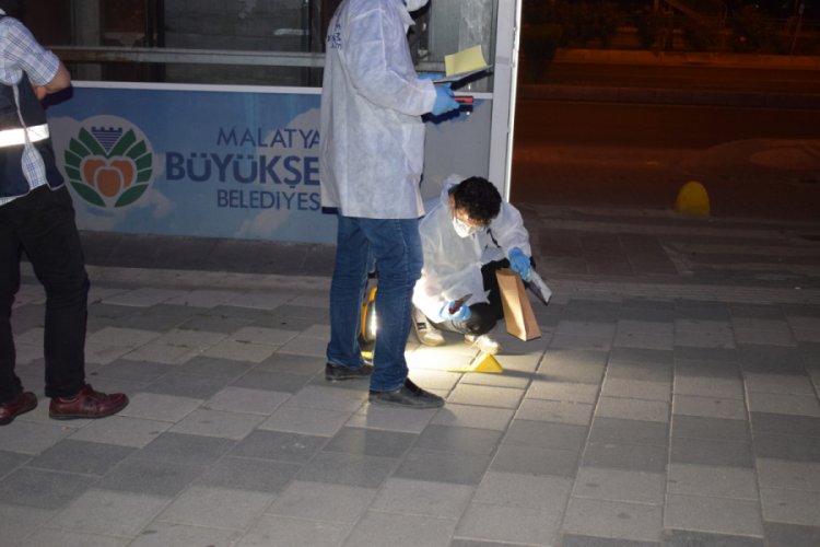 Tartıştığı babasını bı&ccedil;akladı