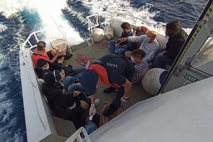 T&uuml;rk kara sularına geri itilen 10 sığınmacı kurtarıldı