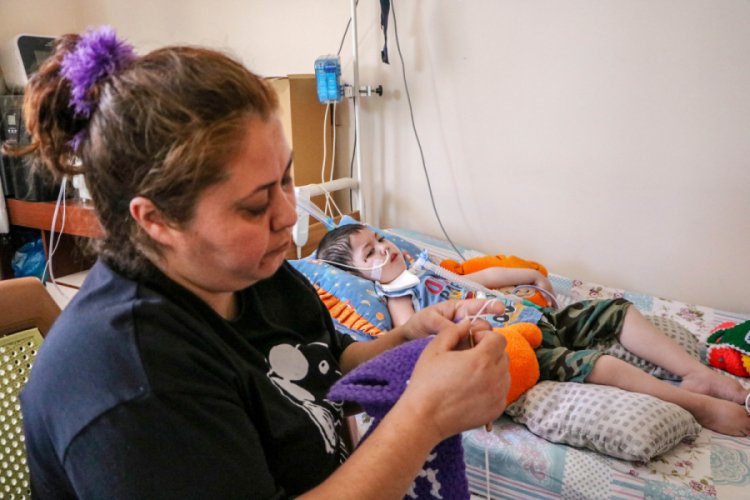 Annenin, SMA'lı oğlunu yaşatma &ccedil;abası