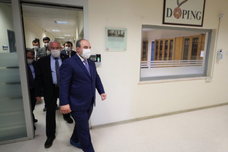 Bakan Varank'tan T&uuml;rkiye'nin tek aşı enstit&uuml;s&uuml;ne ziyaret