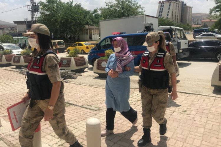 FET&Ouml; ş&uuml;phelisi kadın &ouml;ğretmen saklandığı evde yakalandı