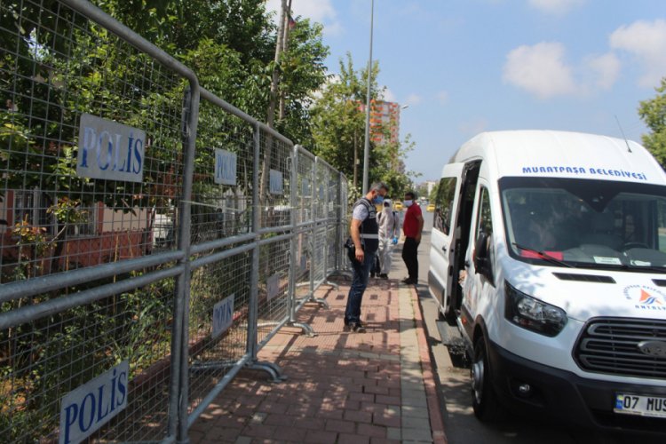 3 kişinin korona vir&uuml;s testleri pozitif &ccedil;ıkınca, 4 ev karantinaya alındı