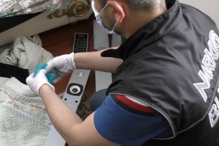 Bursa'da uyuşturucu operasyonu: 4 kişiye g&ouml;zaltı