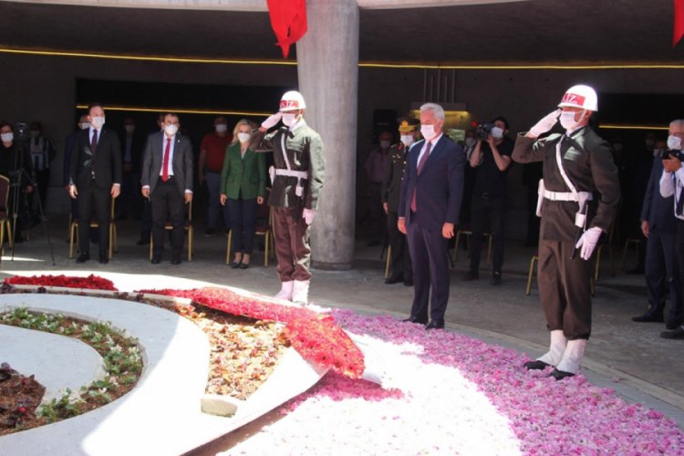 S&uuml;leyman Demirel, &ouml;l&uuml;m&uuml;n&uuml;n 5. yılında kabri başında anıldı