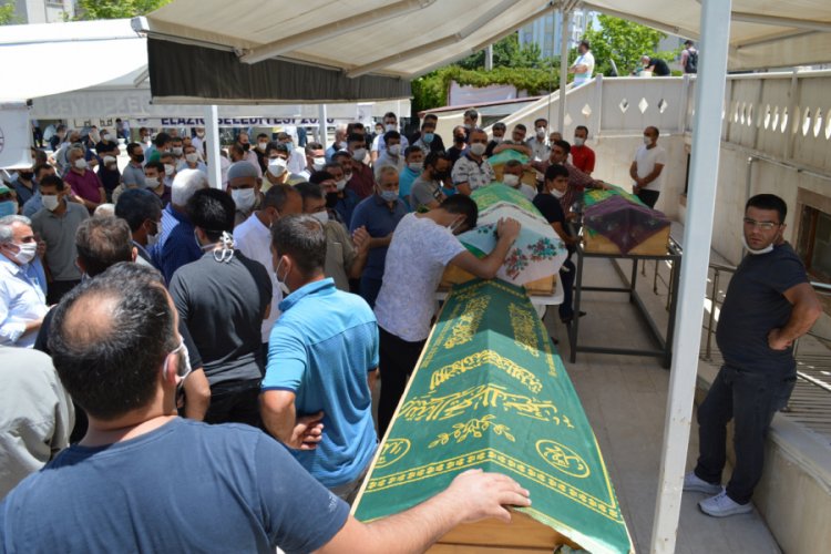 Nehre devrilen minib&uuml;ste &ouml;len 2'si &ccedil;ocuk 5 kişi toprağa verildi