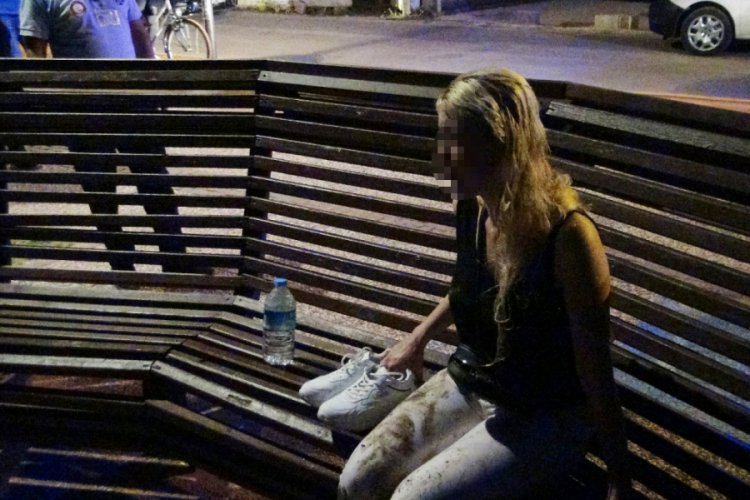 Irmakta intihara kalkışan kadını, suya atlayıp kurtardı