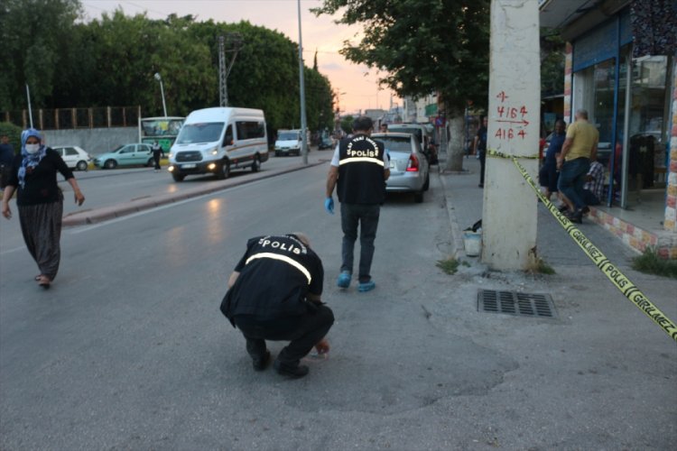 Yolda y&uuml;r&uuml;rken silahlı saldırıya uğradı