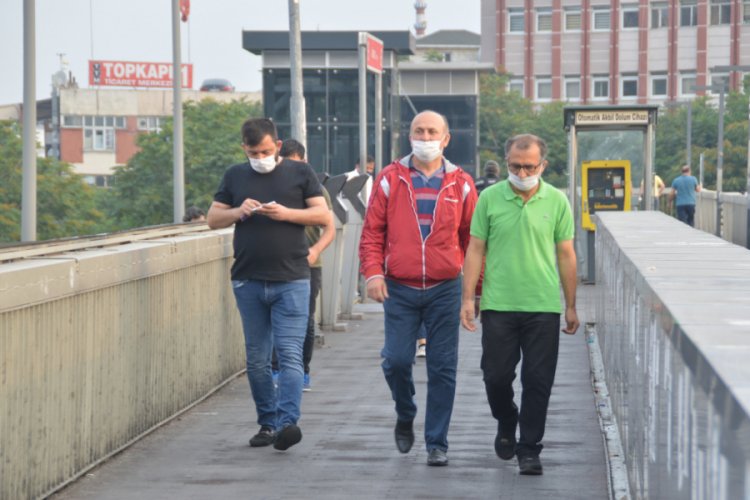 İstanbullular g&uuml;ne maske ile uyandı