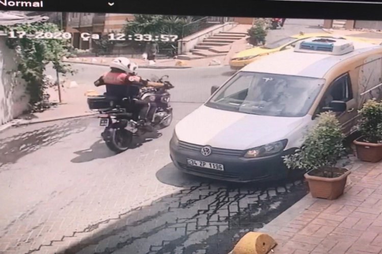 Ş&uuml;pheli kovalayan motosikletli polisler kaza yaptı