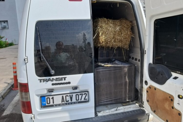 Saman balyası arasında 15 bin 100 paket ka&ccedil;ak sigara