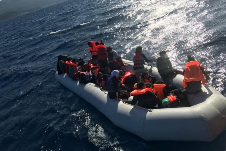 Yunanistan'ın &ouml;l&uuml;me terk ettiği 29 ka&ccedil;ak g&ouml;&ccedil;men kurtarıldı